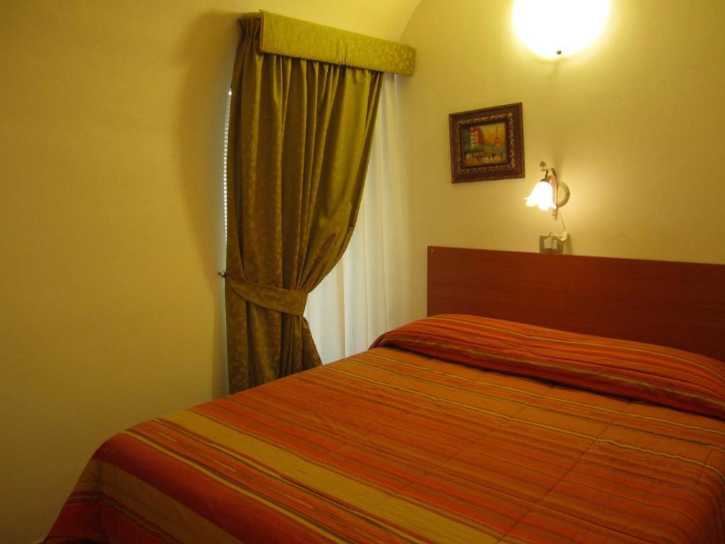 Bed & Breakfast Hostel H24 Ragusa Habitación foto